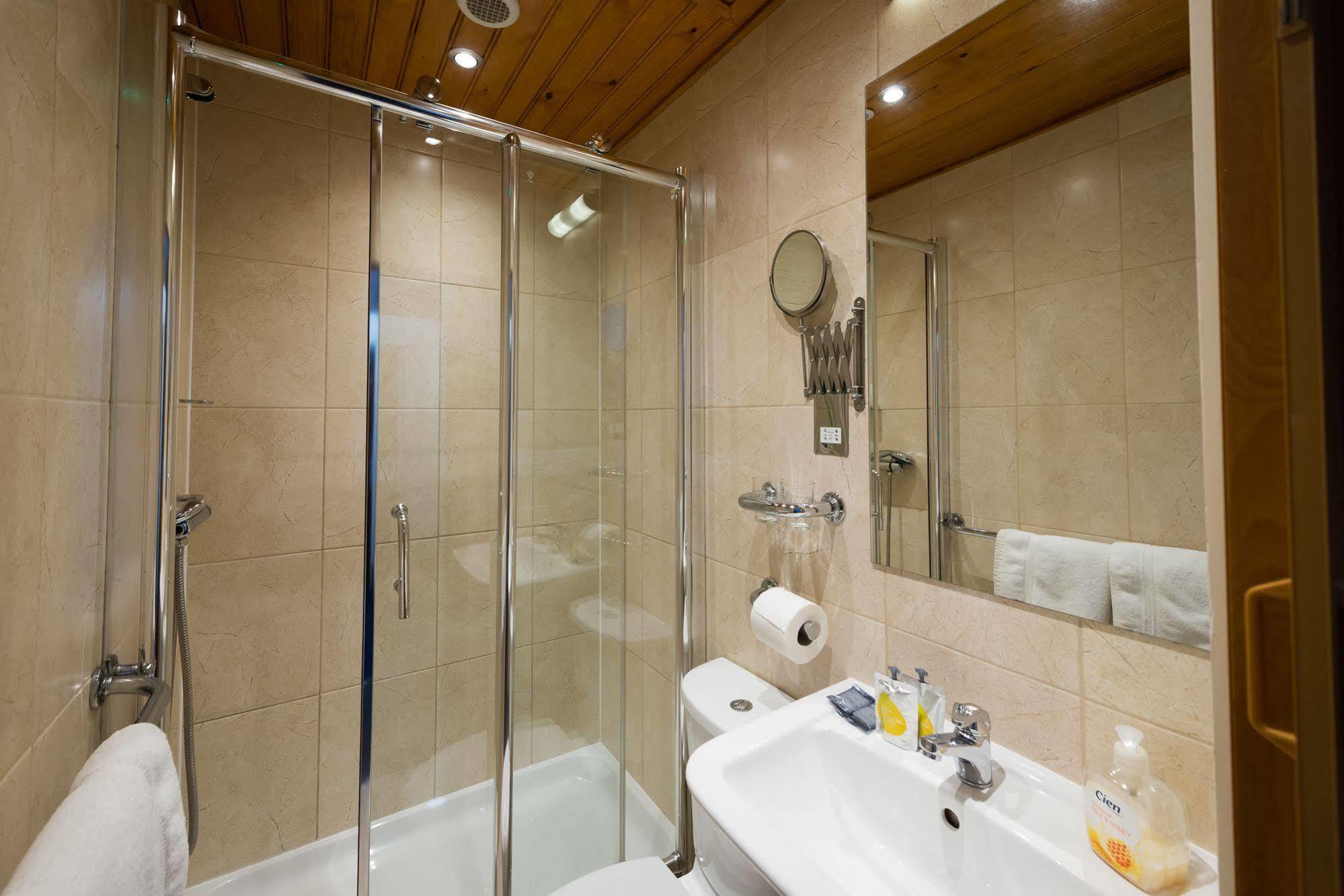 Adria Hotel London Luaran gambar